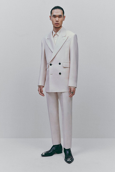 اجعل لكل إطلالة من إطلالاتك قصة مع تشكيلة Alexander McQueen لموسم خريف وشتاء 2022